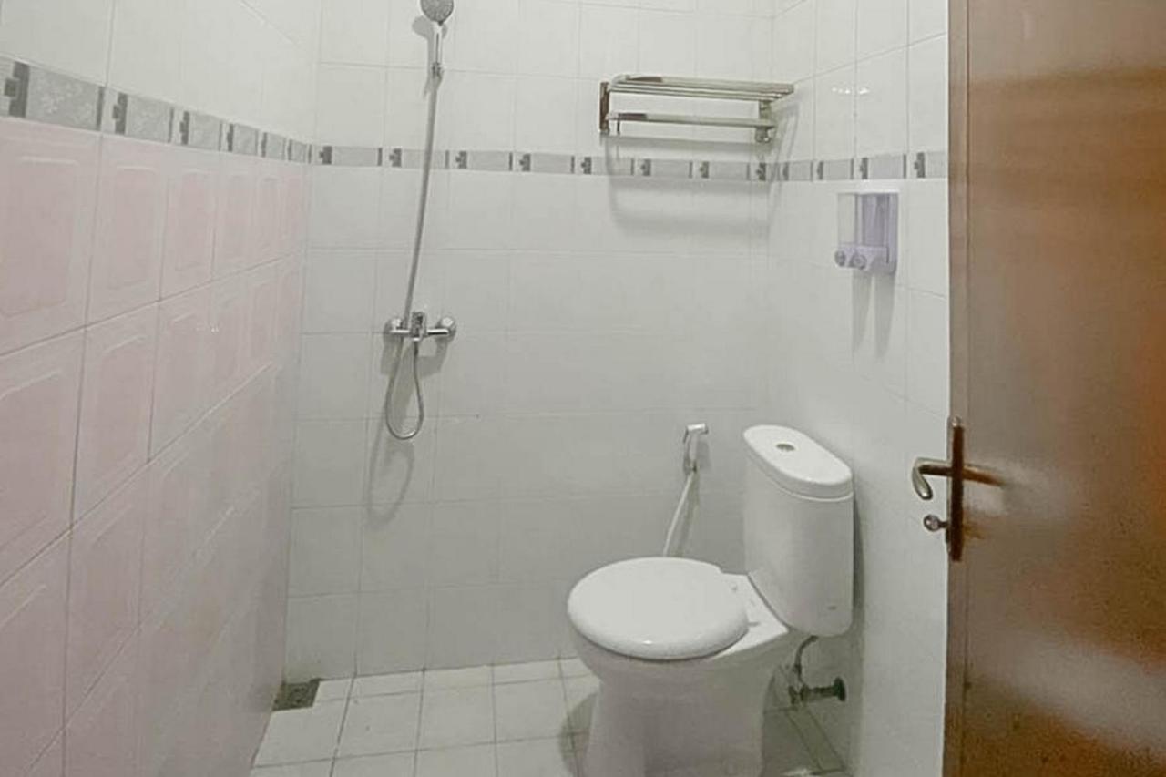 Mahkota Residence Mitra Reddoorz Караванг Екстериор снимка